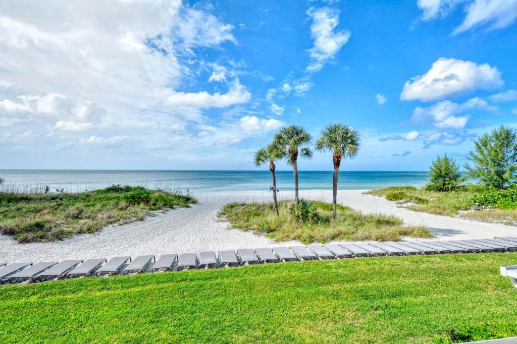 LaPlaya 204D Beach-lovers paradise 200 feet of private beach along the turquoise Gulf of Mexico - image 7