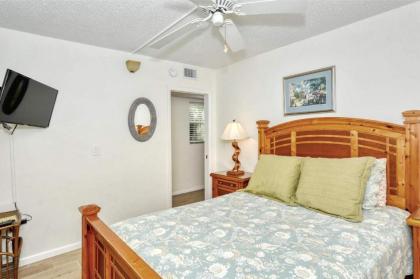 LaPlaya 109A Enjoy the balmy Gulf breezes in this corner end unit right on the beach - image 12