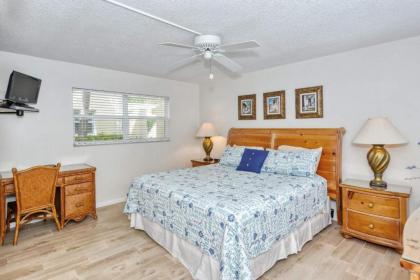 LaPlaya 109A Enjoy the balmy Gulf breezes in this corner end unit right on the beach - image 15