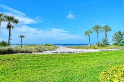 LaPlaya 109A Enjoy the balmy Gulf breezes in this corner end unit right on the beach - image 5