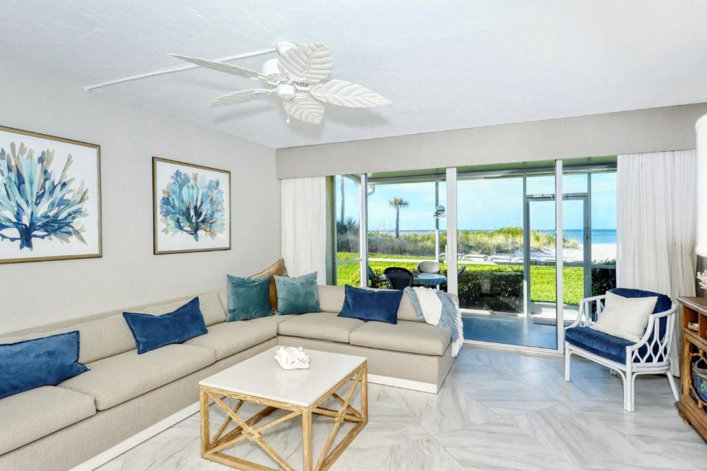 LaPlaya 108B Dream views of the Gulf from your private balcony or screened lanai just steps from the beach - image 2