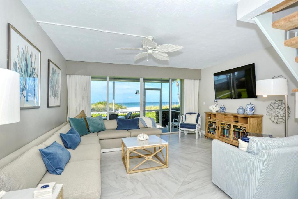 LaPlaya 108B Dream views of the Gulf from your private balcony or screened lanai just steps from the beach - image 3