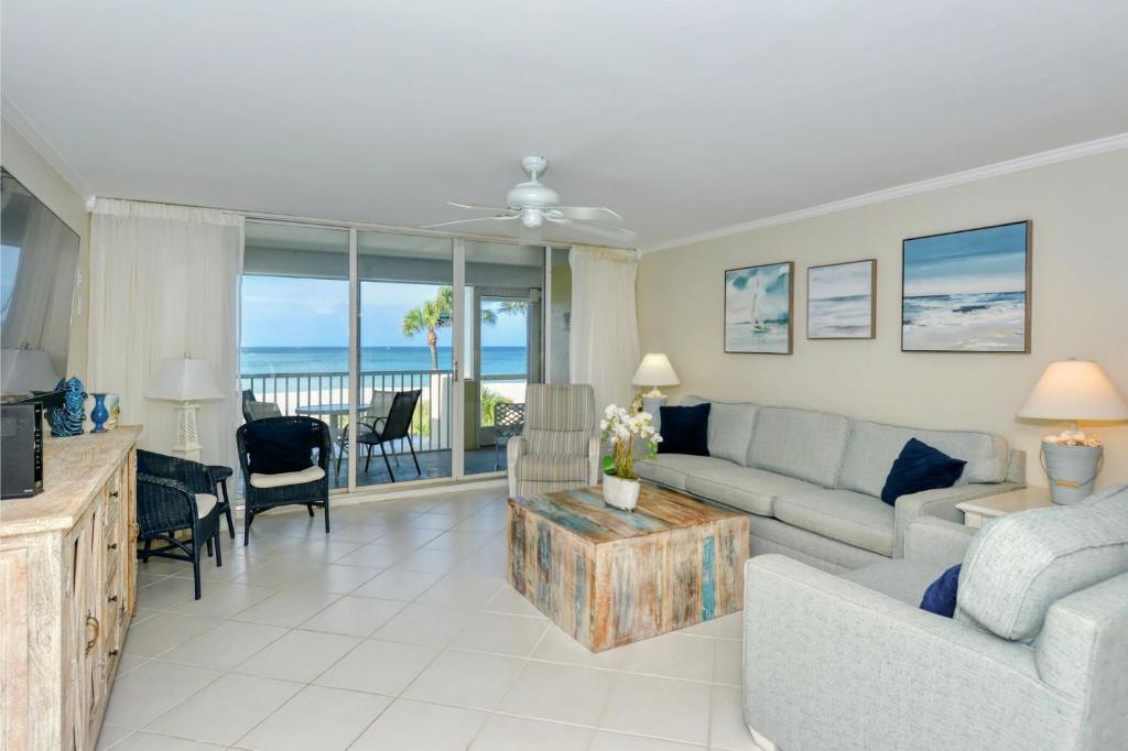 LaPlaya 205D Spectacular sunsets and sunbathing from your private Gulf front lanai or sundeck - main image