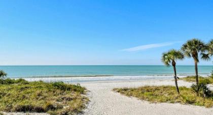 LaPlaya 206C Gorgeous vistas of the Gulf from this light and bright end unit with private access to the beach - image 7