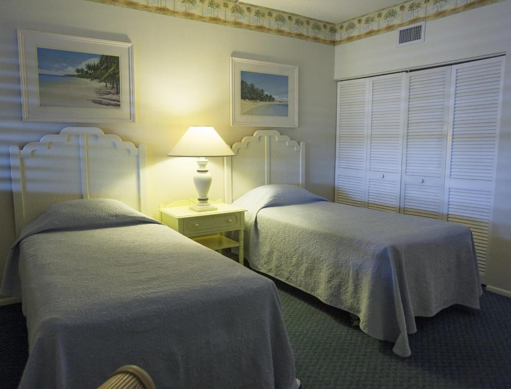 Pampered Relaxation at Longboat Key's Resort Condo - Two Bedroom #1 - image 3