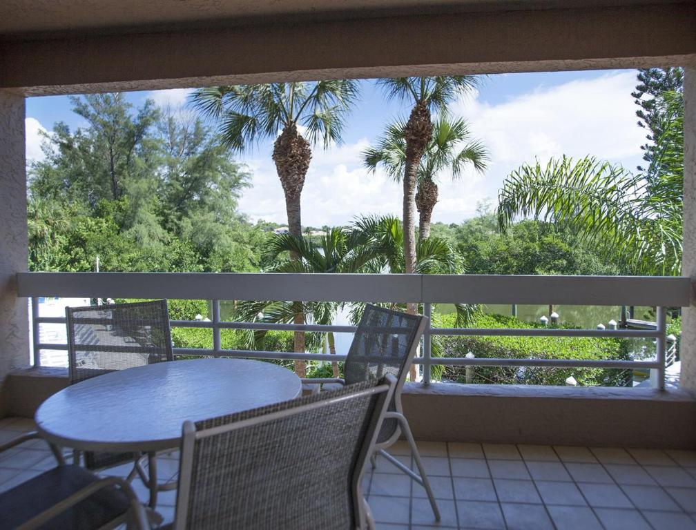 Pampered Relaxation at Longboat Key's Resort Condo - Two Bedroom #1 - image 5