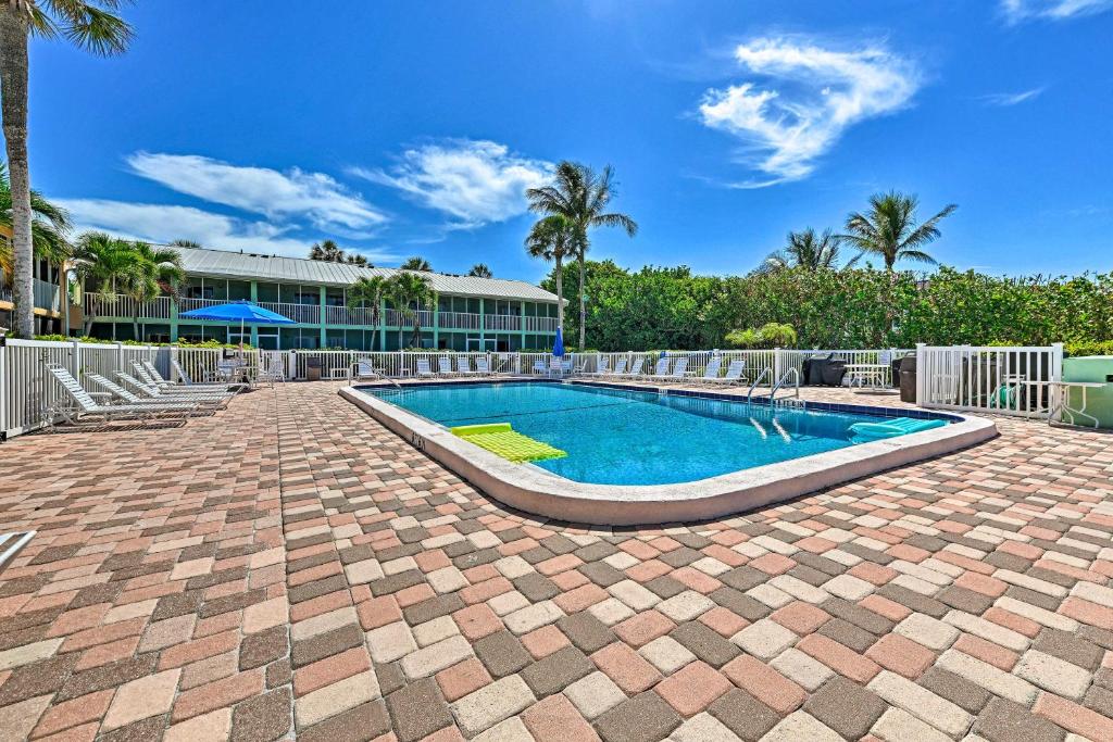 Longboat Key Escape with Private Resort Beach! - main image