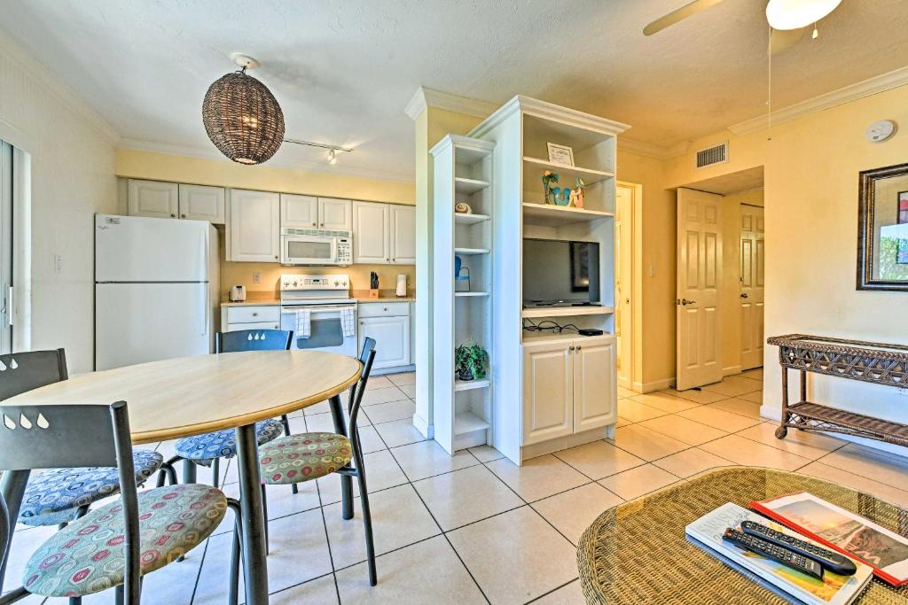 Longboat Key Escape with Private Resort Beach! - image 5