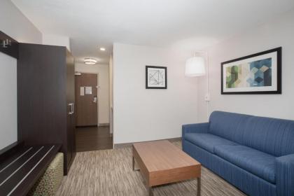 Holiday Inn Express Hotel & Suites Longmont an IHG Hotel - image 14