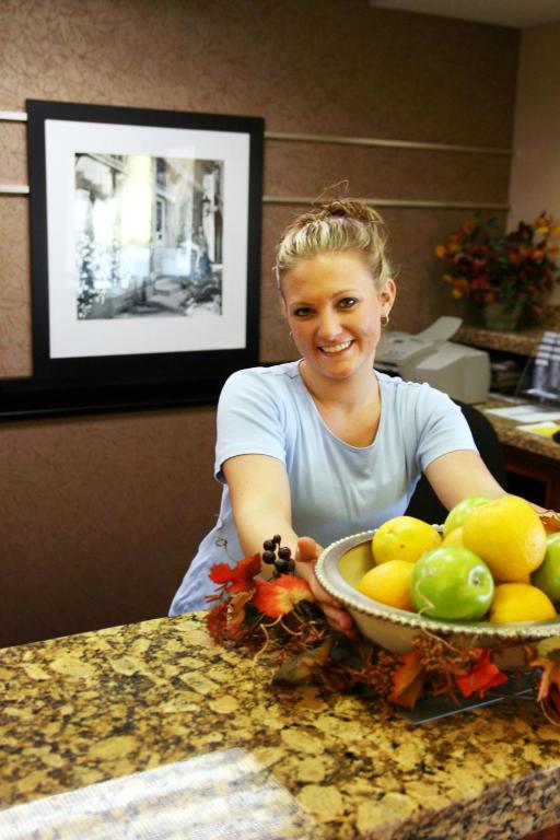 Hampton Inn Longmont - image 3