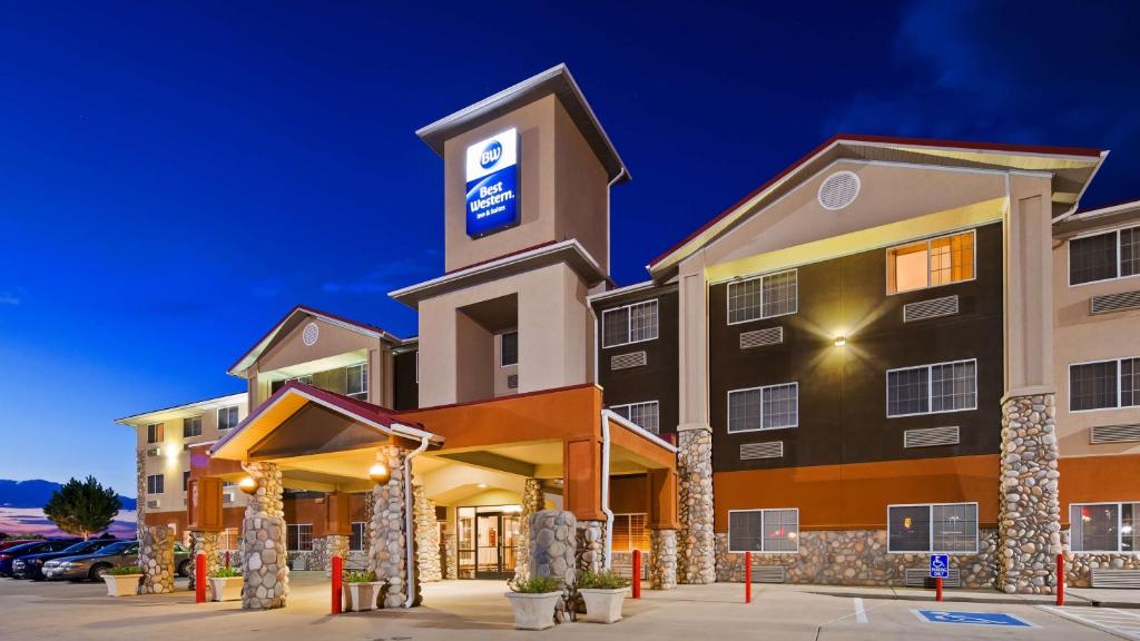 Best Western Firestone Inn & Suites - image 3