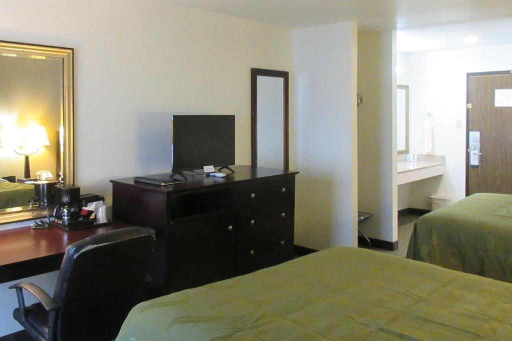 Quality Inn - image 4