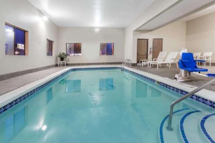 Travelodge by Wyndham Longmont - image 7