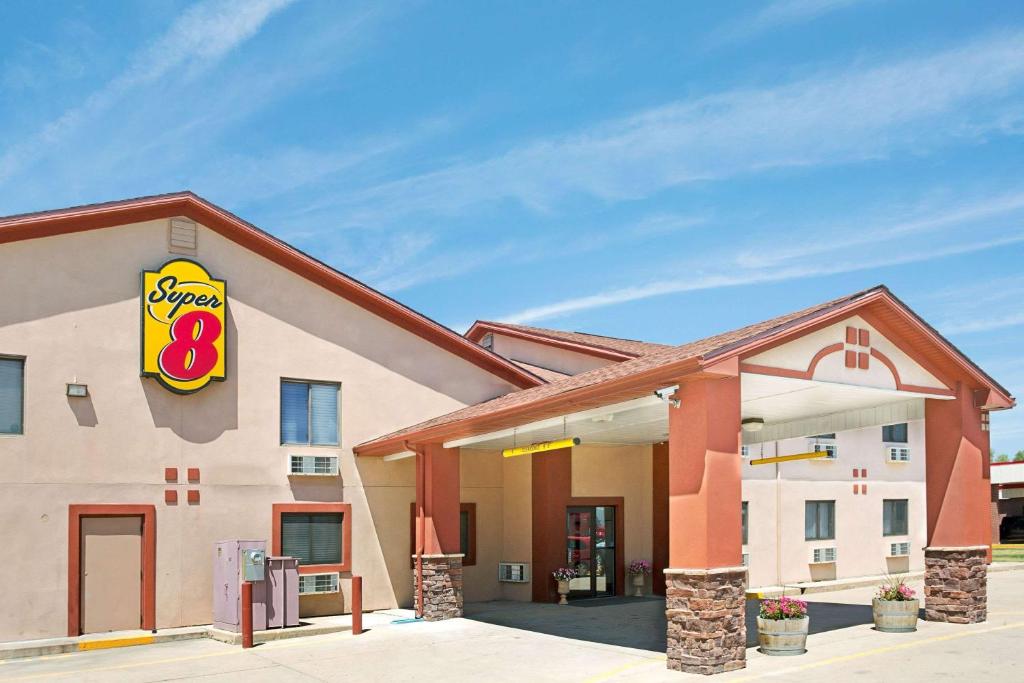 Super 8 by Wyndham Longmont/Del Camino - main image