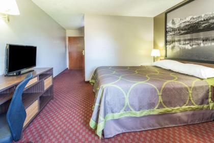 Super 8 by Wyndham Longmont/Del Camino - image 8