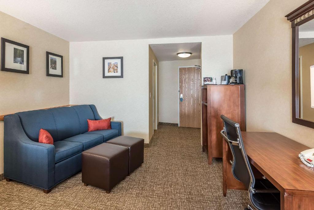 Comfort Suites Firestone Longmont - image 6