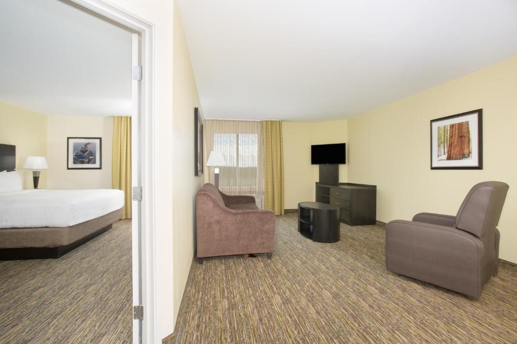 Candlewood Suites Longmont an IHG Hotel - image 3