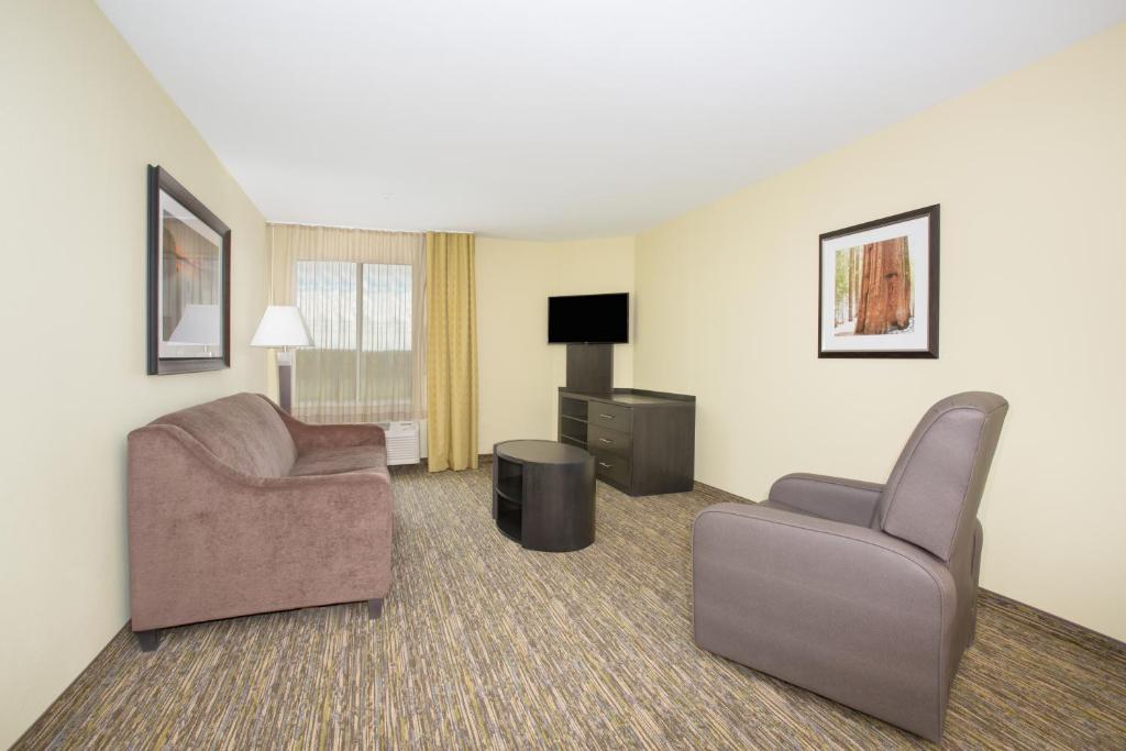 Candlewood Suites Longmont an IHG Hotel - image 4