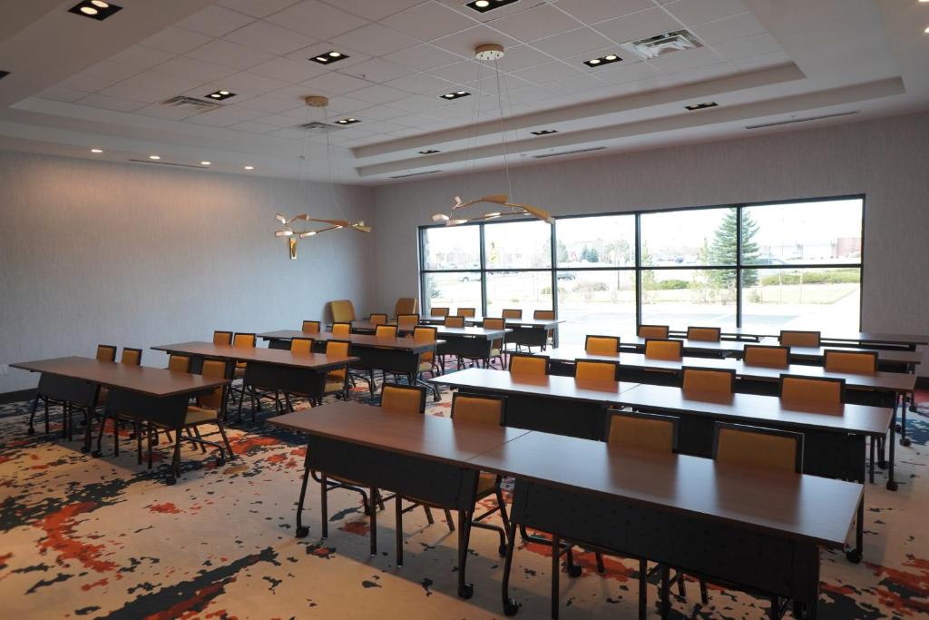 Hilton Garden Inn Longmont - BRAND NEW! - image 5