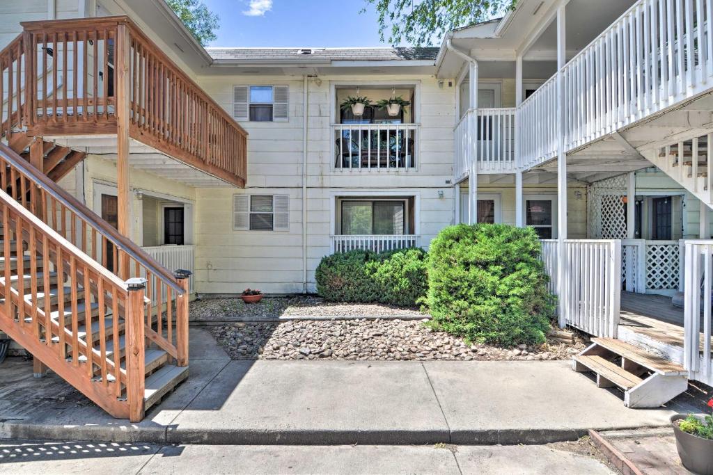 Central Longmont Condo by Main St and Creeks! - image 4