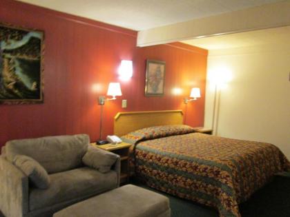 Townhouse Motel - image 5