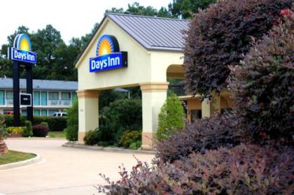 Days Inn by Wyndham Longview South - image 3