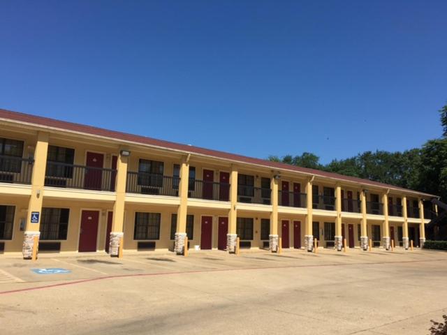 Executive Inn and Suites Longview - image 2