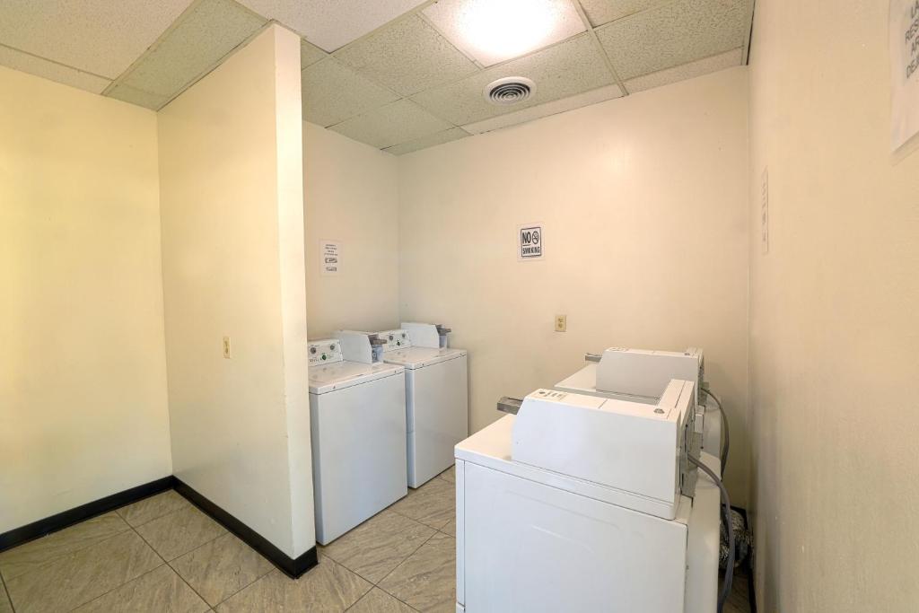 Motel 6-Longview TX - North - image 3