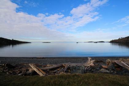 Lopez Island Agate Beach Waterfront Home - image 12