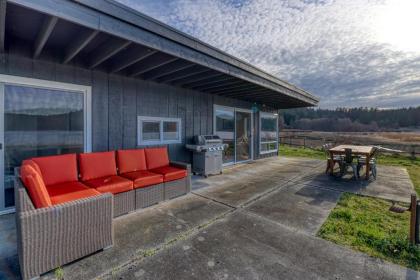 Lopez Island Mud Bay Waterfront home - image 6