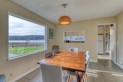 Lopez Island Mud Bay Waterfront home - image 9