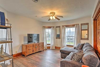 top Floor Lake Erie Apartment Walk to Lakefront Ohio