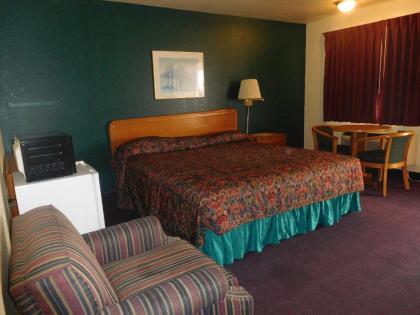 Holiday Motel - image 14