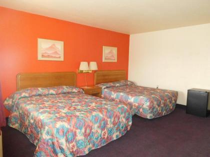 Holiday Motel - image 15