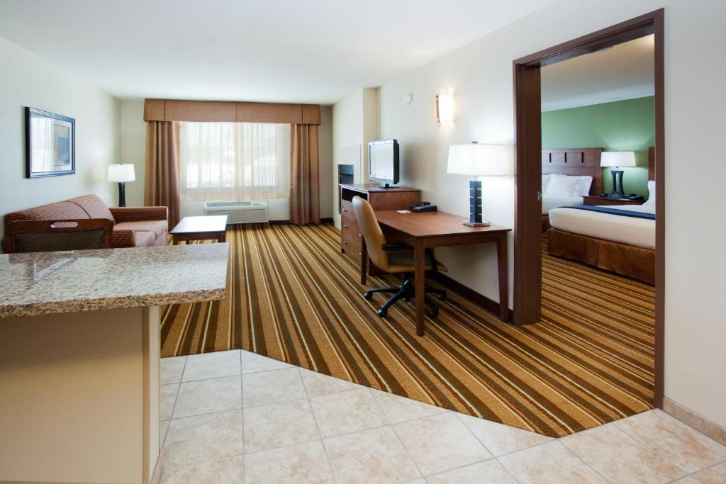 Holiday Inn Express and Suites Los Alamos Entrada Park an IHG Hotel - image 3