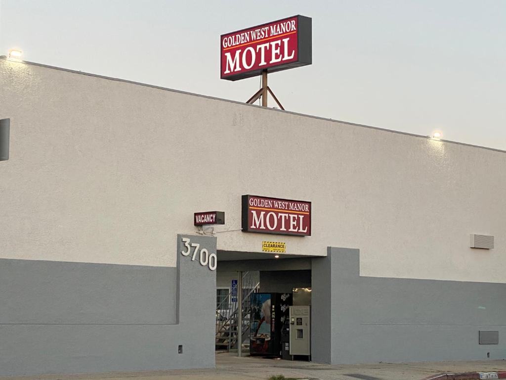 Golden West Manor Motel - main image