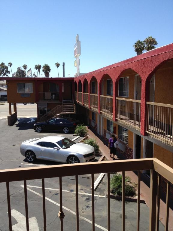 Hyde Park Motel - image 3