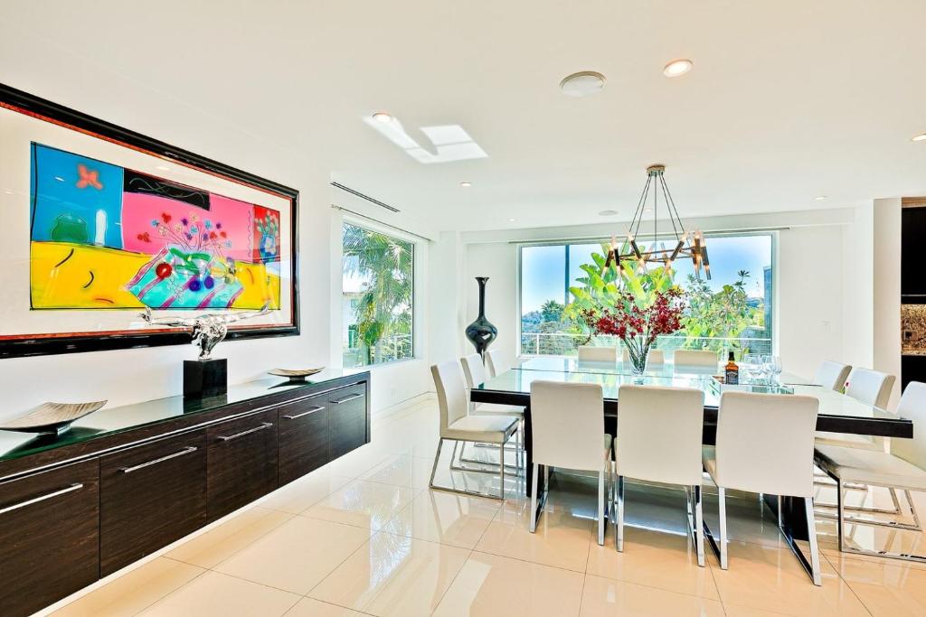 Villa Genesis-HOLLYWOOD ESTATE WITH STUNNING VIEWS - image 5