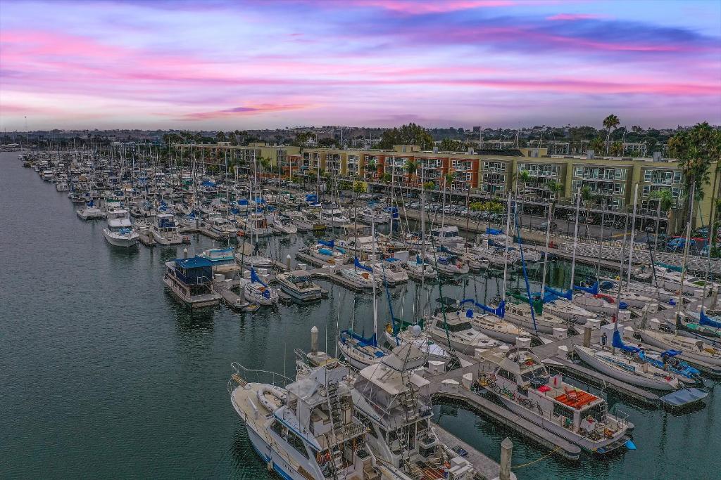 Courtyard by Marriott Marina del Rey - image 3