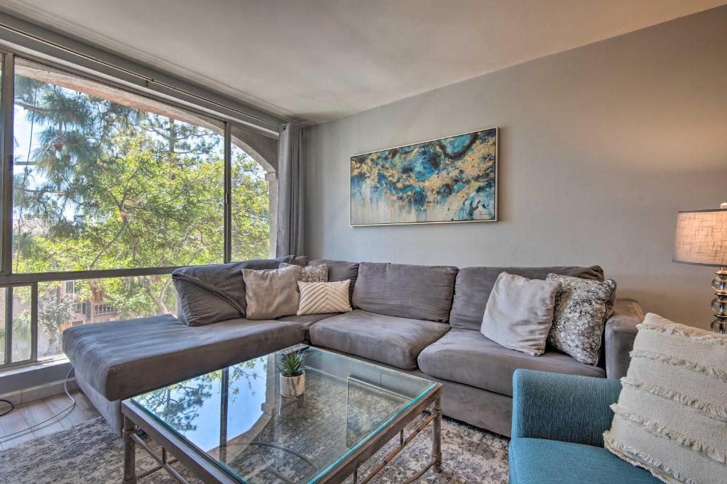 Chic Culver City Condo about 6 Miles to Venice Beach! - image 5