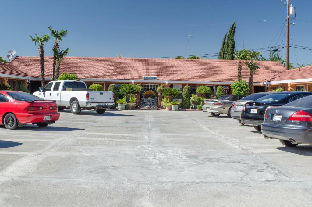 Economy Inn Los Banos - image 7