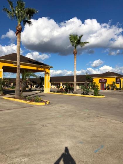 Los Fresnos Inn and Suites - image 12