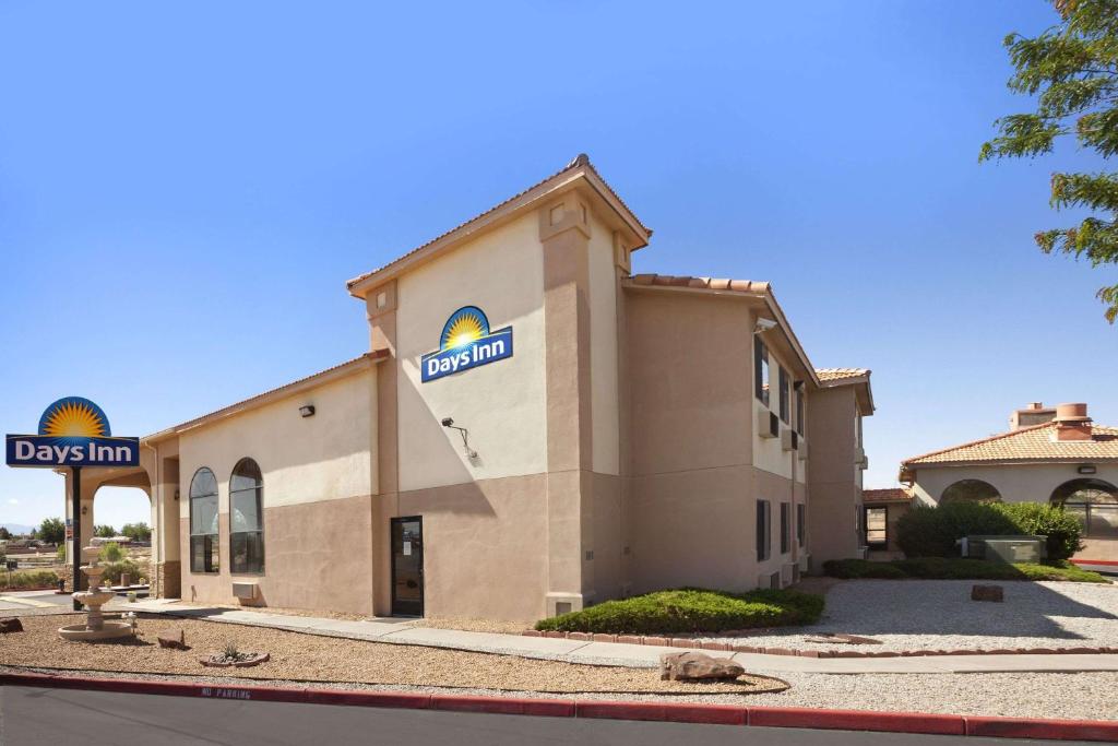 Days Inn by Wyndham Los Lunas - image 5