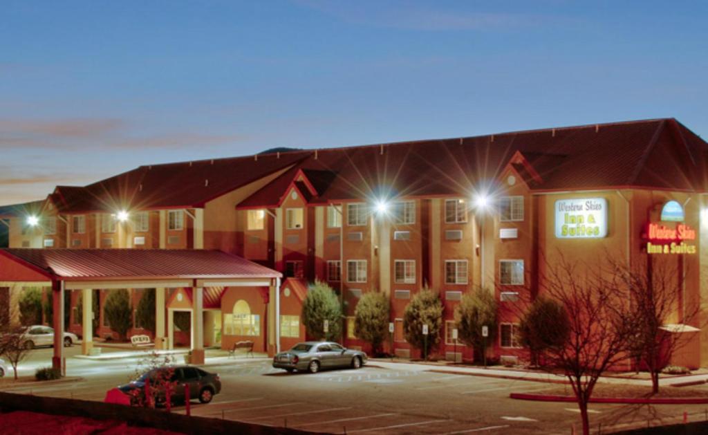 Western Skies Inn & Suites - main image