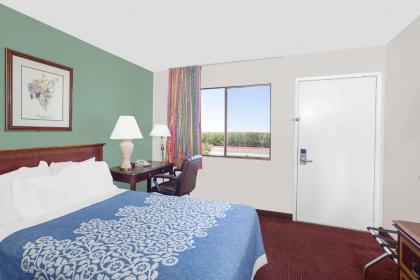 Days Inn by Wyndham Lost Hills - image 10