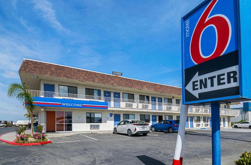 Motel 6 Lost Hills / Buttonwillow Racetrack - image 2