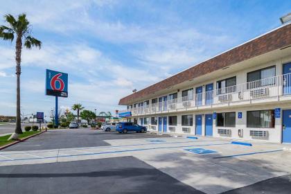 Motel 6 Lost Hills / Buttonwillow Racetrack - image 4