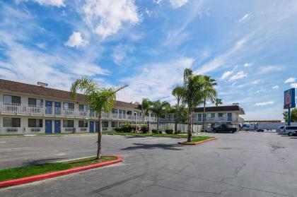 Motel 6 Lost Hills / Buttonwillow Racetrack - image 6