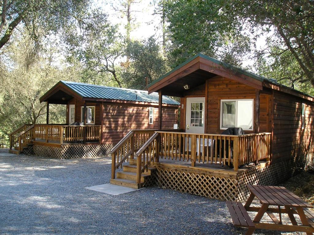 Ponderosa Camping Resort One-Bedroom Cabin 2 - main image