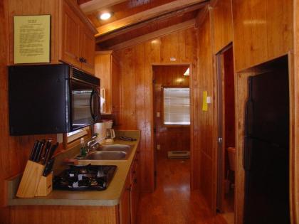 Ponderosa Camping Resort One-Bedroom Cabin 2 - image 2